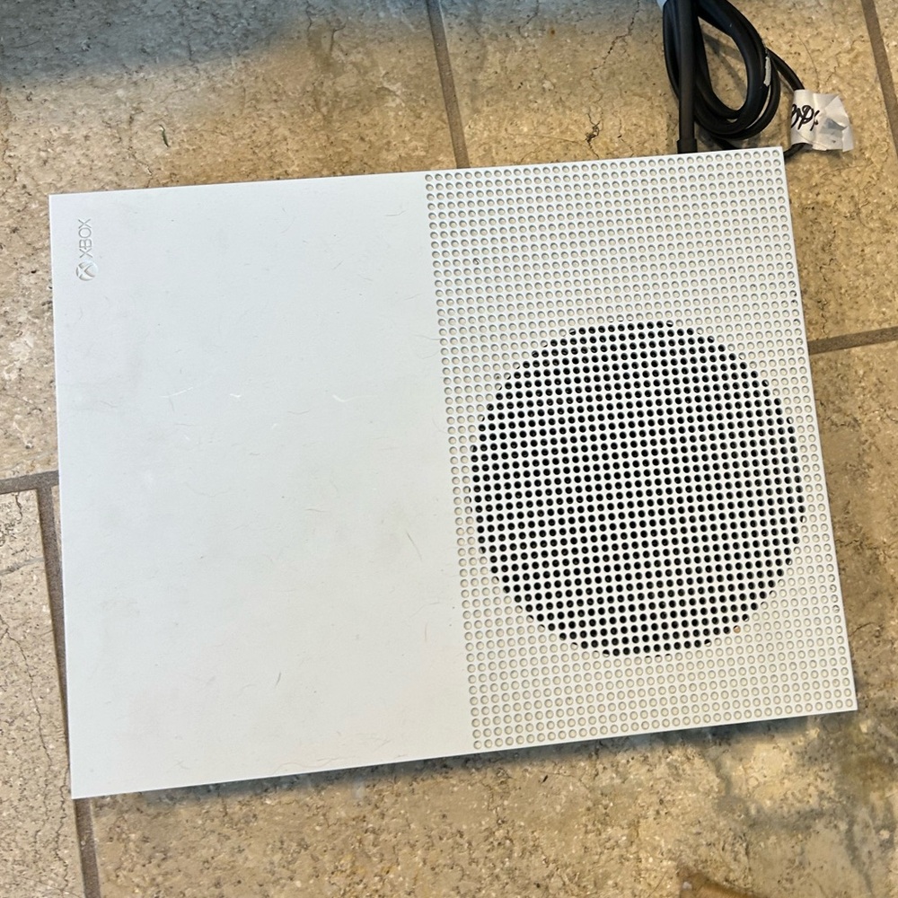 Xbox One S in White